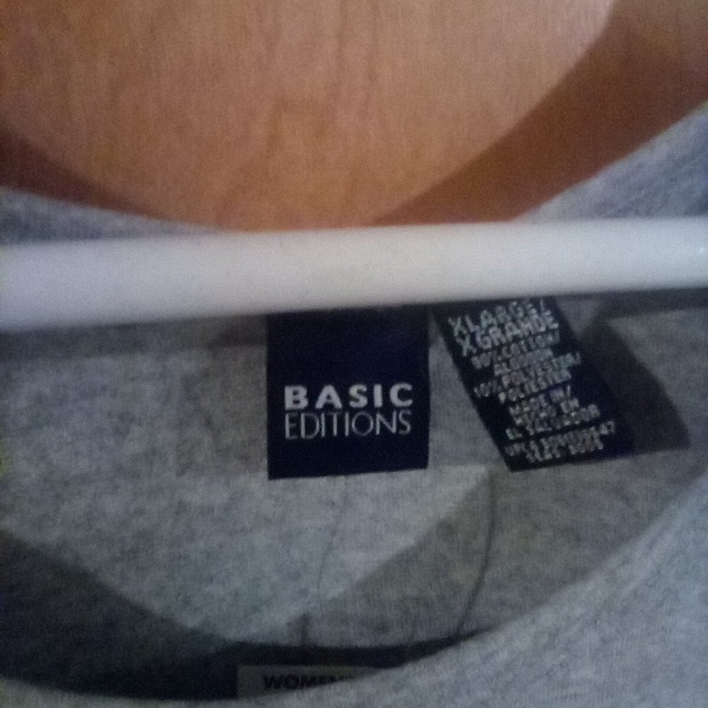 Basic Edition Sleeveless Tee - Picture 3 of 3